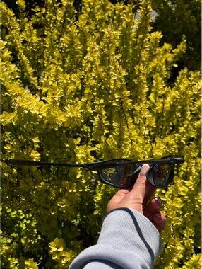 Black oval Sunglasses with Yellow Mirrored Lenses